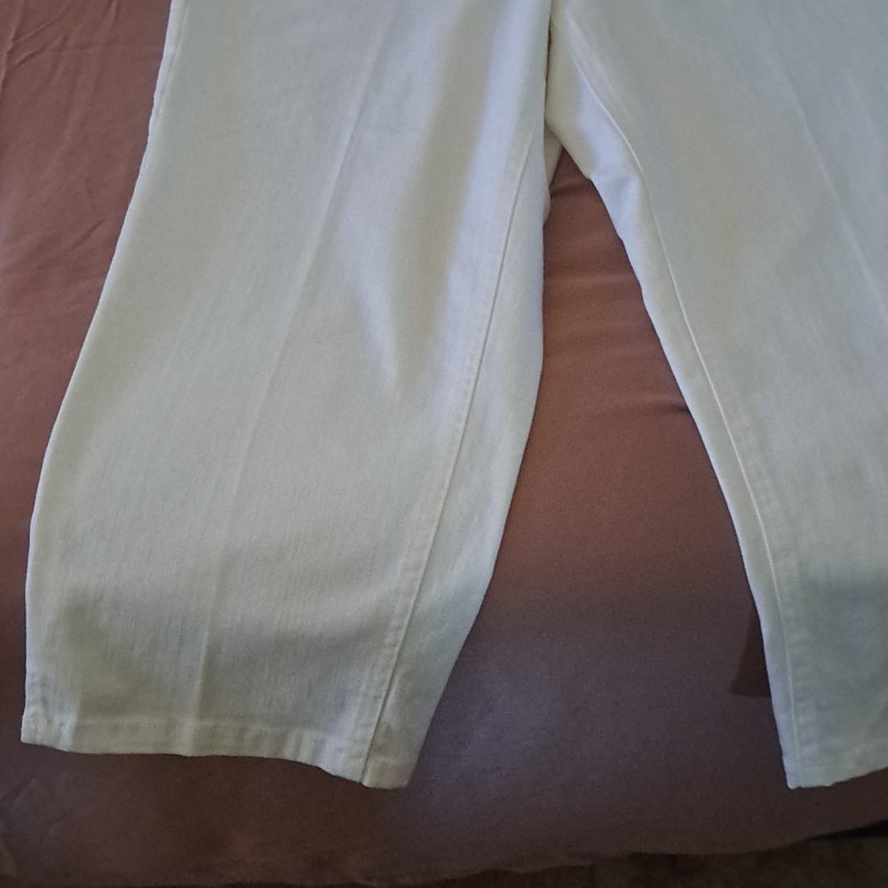 Ladies Capri Pants - Picture 2 of 5